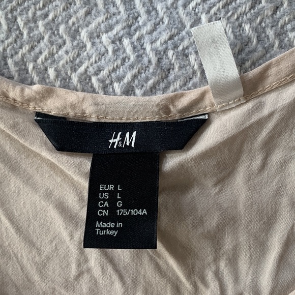 3 for $20 bundle H&M flowing  camel light weight tie front sleeveless t shirt - Picture 4 of 5